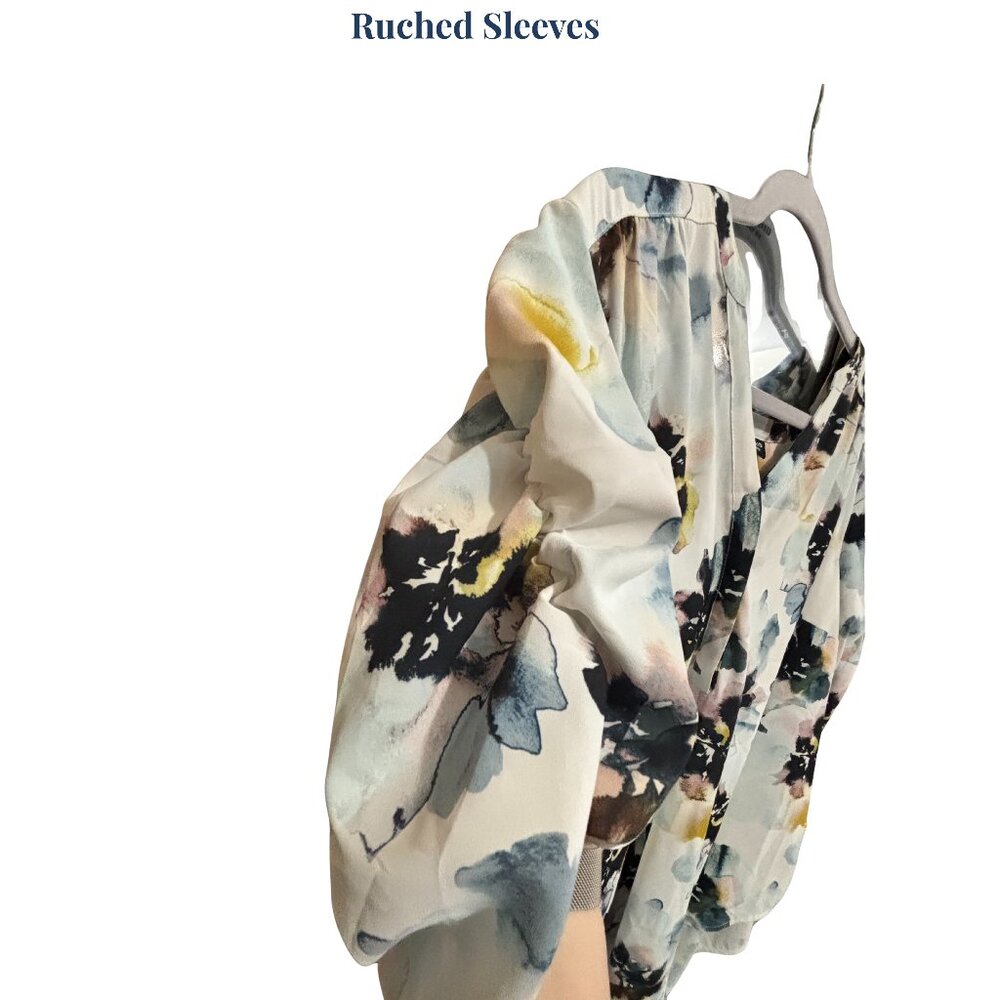 Women's White Floral V-Neck Blouse - Picture 8 of 8